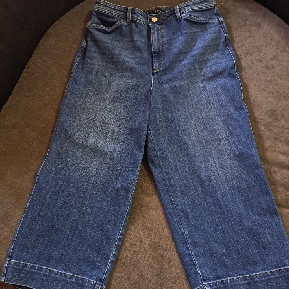Jeans wide leg. Super cute Capris